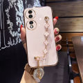 For Honor X7b / Honor X7A / Honor X7 4G Back Cover with Four-Leaf Clover Bracelet Luxury 6D Plating Shiny Bling Stylish Girl Phone Case Soft Silicone Square Bumper Mobile Phone Cases Pouch. 