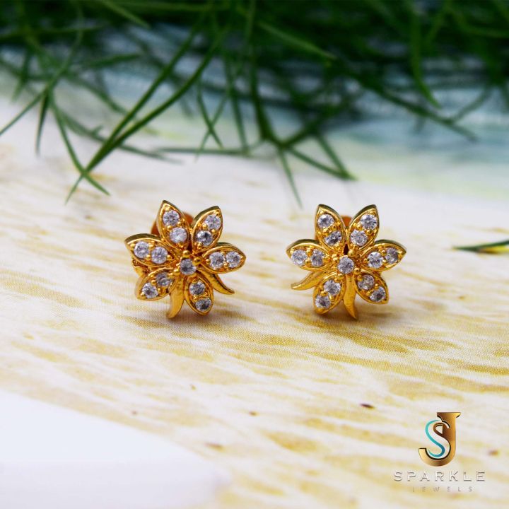 Gold plated Small Stud Earring Flower theme With White Stone For Women Stylish and Charm