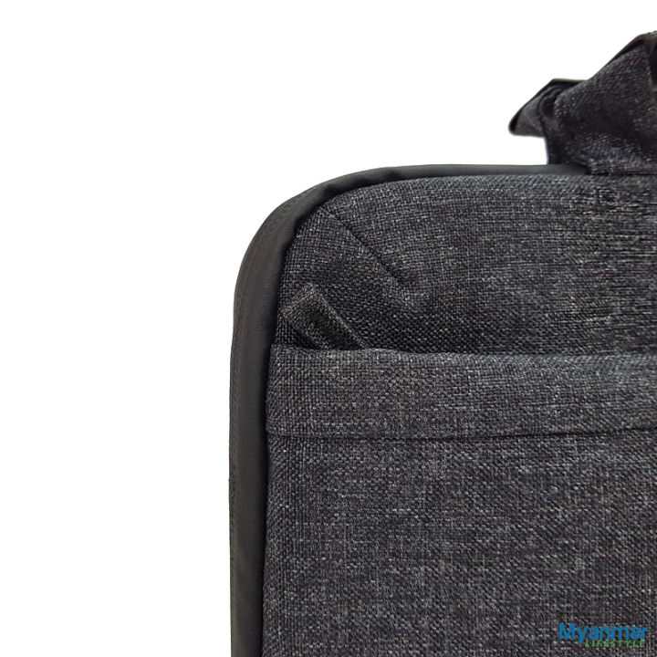 Hard-Shell%20Laptop%20Bag%20-%20Rivacase%20-%20Image%208