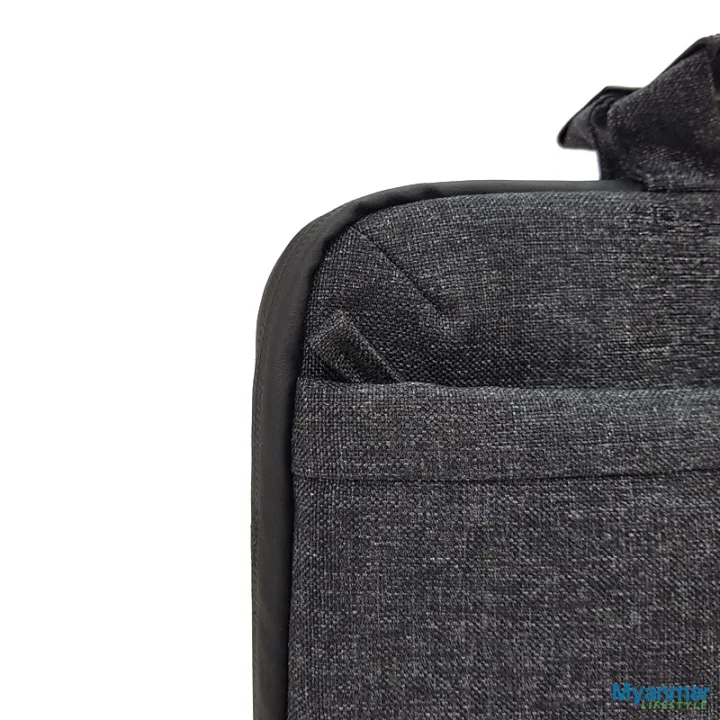 Hard-Shell%20Laptop%20Bag%20-%20Rivacase%20-%20Image%208