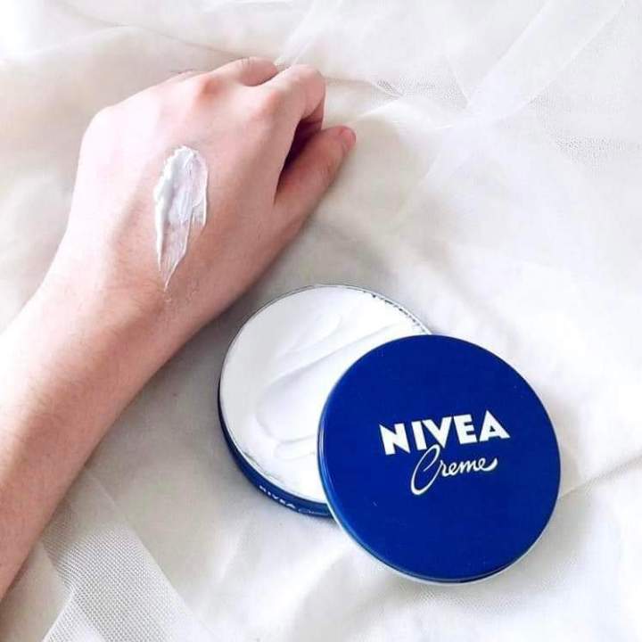 NIVEA%20Intensive%20Moisture%20Cream%20-%20Image%203