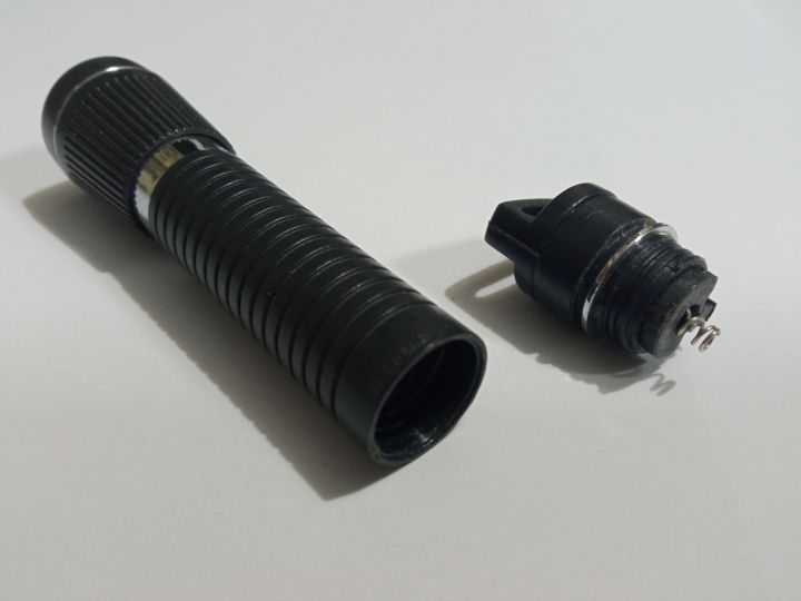 Energizer%20Yellow%20Light%20Torch%20for%20Jewellers%20Big%20or%20Small%20size,%202AA%20or%201AAA%20size,%20Very%20good%20second%20used%20-%20Image%206