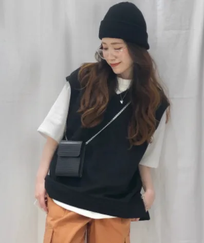 GU%20Japan%20Official%20Store%20Chain%20Cross%20Body%20Pouch%20-%20Discounted%20PU%20Leather%20Item,%20Authentic%20Japanese%20Fashion%20-%20Image%209