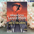 Mistborn - Brandon Sanderson. 