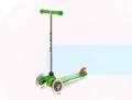 MINI MICRO CLASSIC SCOOTER - GREEN. 