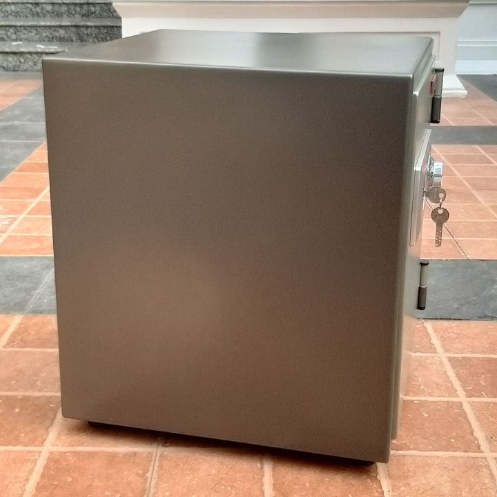 LEECO%20Fire%20Resistant%20Safebox%20One%20Dial%20Key%20with%20One%20Combination%20Lock%202%20Hours%20Rating%2070%20kg%20-%20Image%203