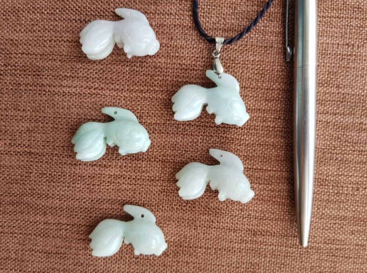Fish pendant jade, ကျောက်စိမ်းငါး ဆွဲသီး