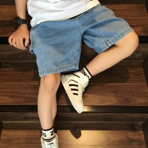 Boy%20short%20jeans/%20Cropped%20Jeans/%20Quarter%20/Loose%20design/%20Hip-pop%20jeans/%207-11%20years%20-%20Image%204