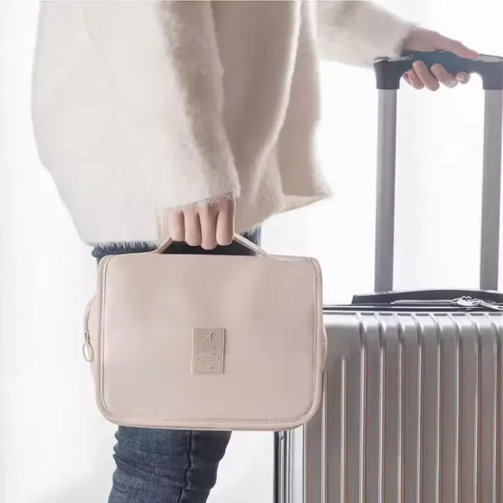 Multifunctional%20Foldable%20Hook%20Bag%20Waterproof%20Toiletry%20Bag%20with%20ple%20Compartments%20for%20Business%20and%20Gym%20-%20Image%202