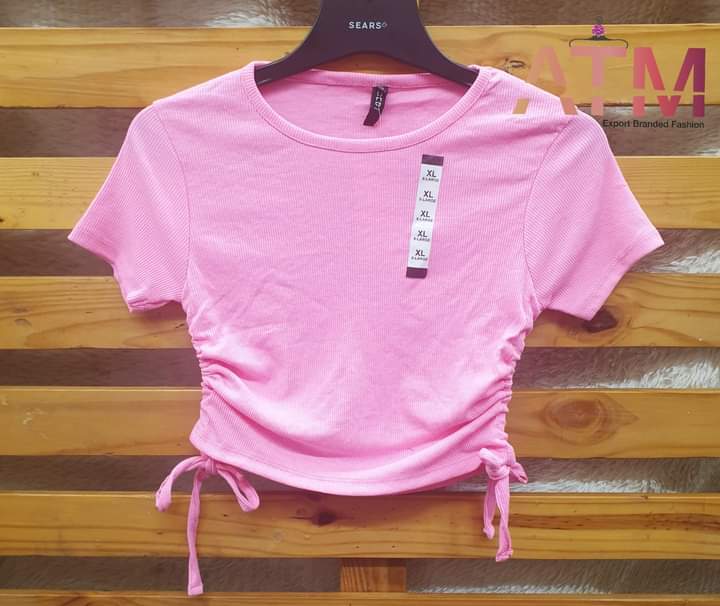 H&M%20women'%20top-wide%20range%20of%20styles,%20from%20basic%20tees%20to%20trendy%20blouses,%20offering%20quality,%20variety,%20and%20affordability%20-%20Image%202