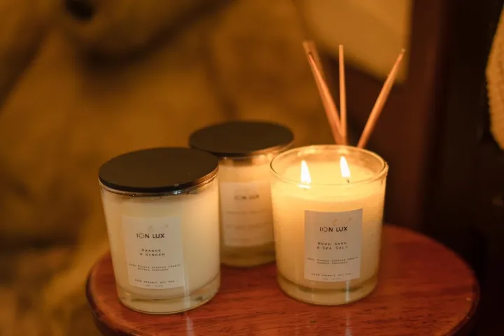 ION%20LUX%20Scented%20candles%20~%20Yellow%20Hibiscus%20~%20300g/10.14Oz%20-%20Image%203