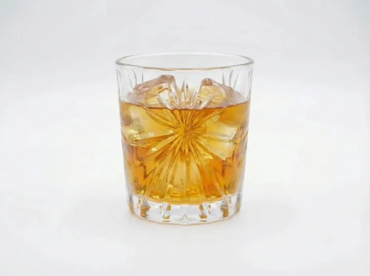 Classic%20Diamond-Cut%20Whiskey%20Glass%20%E2%80%93%20Premium%20Clear%20Glass%20Tumbler%20-%20Image%206