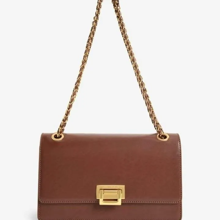 Charles%20and%20Keith%20slim%20bag%20-%20Image%204