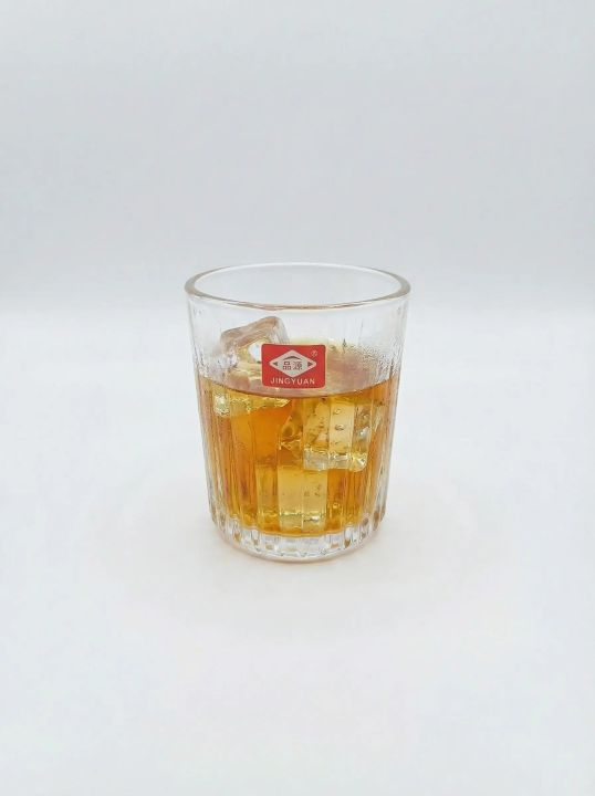 Classic%20Diamond-Cut%20Whiskey%20Glass%20%E2%80%93%20Premium%20Clear%20Glass%20Tumbler%20-%20Image%207