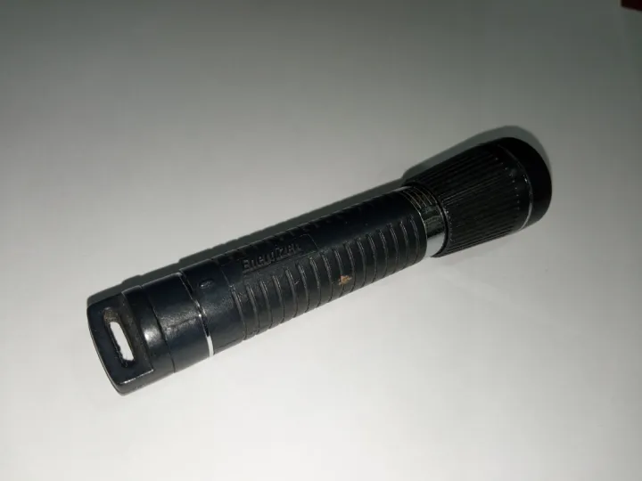 Energizer%20Yellow%20Light%20Torch%20for%20Jewellers%20Big%20or%20Small%20size,%202AA%20or%201AAA%20size,%20Very%20good%20second%20used%20-%20Image%208