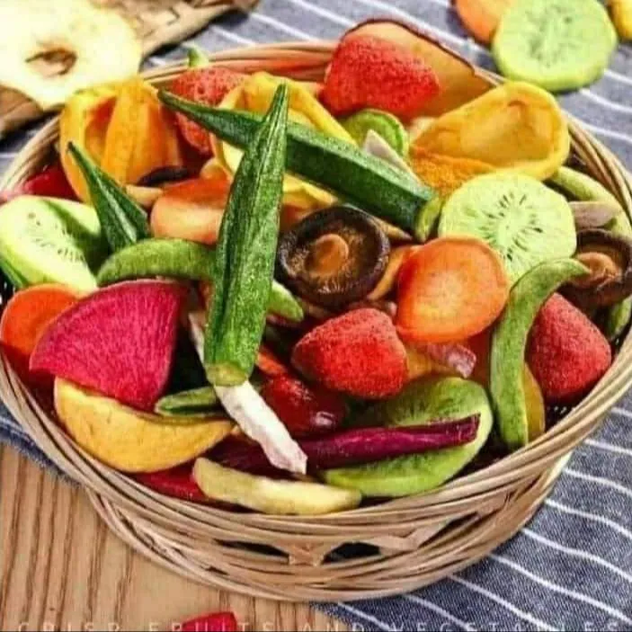 Dried%20Fruit%20and%20Vegetable%20Crisps%20250g%20-%20Image%204