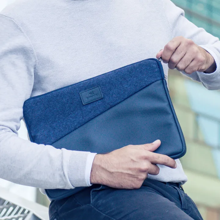 Laptop%20Sleeve%20%E2%80%93%20Rivacase%20%E2%80%93%20Egmont%20Series%20-%20Image%202