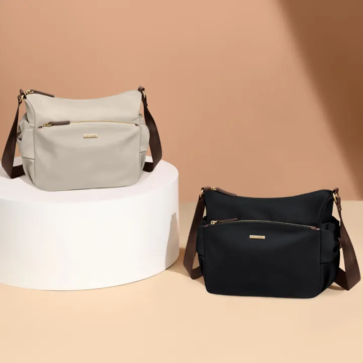 (Preorder)%20New%20Women's%20Golf%20Shoulder%20Bag,%20Nylon%20Shoulder%20Bag,%20Women's%20Casual%20Multi-Layer%20Versatile%20Shoulder%20Bag,%20Lightweight%20Black%20Apricot%20Shoulder%20Bag%20-%20Image%208