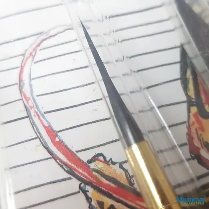 Hybrid%20Fat%20Liner%20(Mop%20and%20Fine%20Liner%20Brush)%20-%20Mont%20Marte%20-%20Image%204