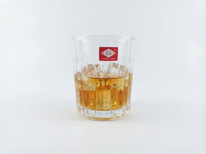 Classic%20Diamond-Cut%20Whiskey%20Glass%20%E2%80%93%20Premium%20Clear%20Glass%20Tumbler%20-%20Image%208
