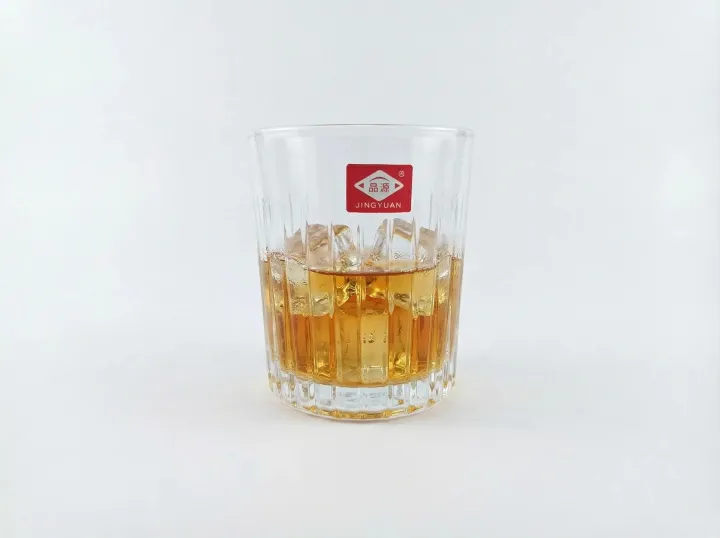 Classic%20Diamond-Cut%20Whiskey%20Glass%20%E2%80%93%20Premium%20Clear%20Glass%20Tumbler%20-%20Image%208