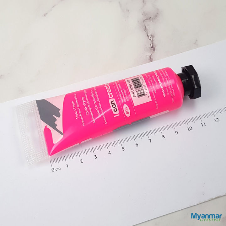 Pink%20-%20Fluorescent%20Acrylic%20-%20%2050ml%20-%20Mont%20Marte%20-%20Image%207
