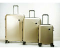 it Luggage Confide Sandy Carbon Effect (Small). 