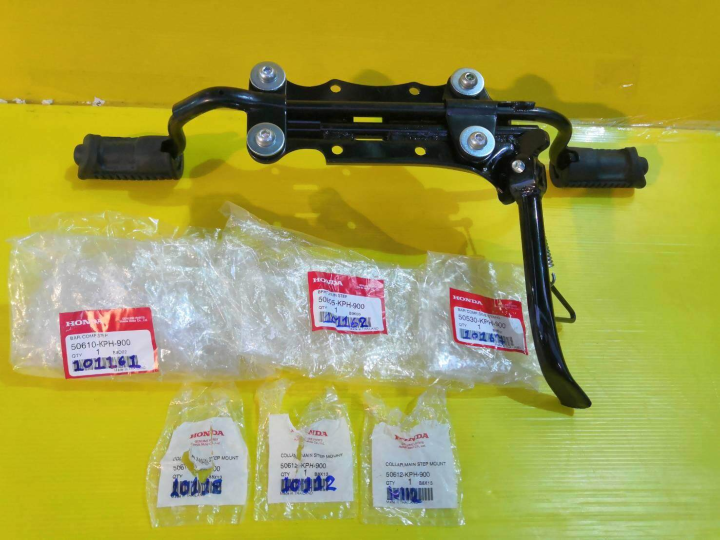 (Preorder)%20Front%20footrest%20for%20Wave%20125R,%20Wave%20125S,%20and%20Wave%20125i%20with%20turn%20signals%20and%20windshield.%20Genuine%20Honda%20parts.%20Complete%20set%20with%20side%20stand.%20Free%20shipping.%20-%20Image%202