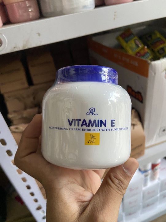 AR%20Vitamin%20E%20Moisturizing%20Cream%20Enriched%20With%20Sunflower%20Oil%20200ml%20-%20Image%203