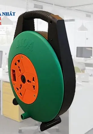 LiOA%20Hand-Rolling%20Extension%20Socket%2010M%20(1%20switch,%203%20outlets)%20-%20Image%204