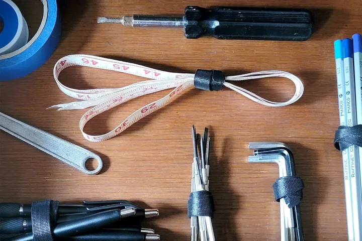 Velcro%20tape%20for%20fastening%20wires,%20charging%20cables,%20headphone%20cables,%20cable%20ties.%20-%20Image%208