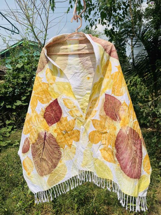 Eco%20Printing%20%E1%80%81%E1%80%BB%E1%80%8A%E1%80%BA%20%E1%80%95%E1%80%AF%E1%80%9D%E1%80%AB%20Scarf%20(%20Design%204%20)%20-%20Image%202