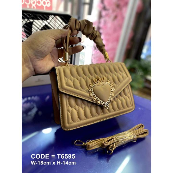 ​Honey Bags Shop : အသဲပုံလက်ကိုင်အရှုံ့အိတ်😍[First Copy]