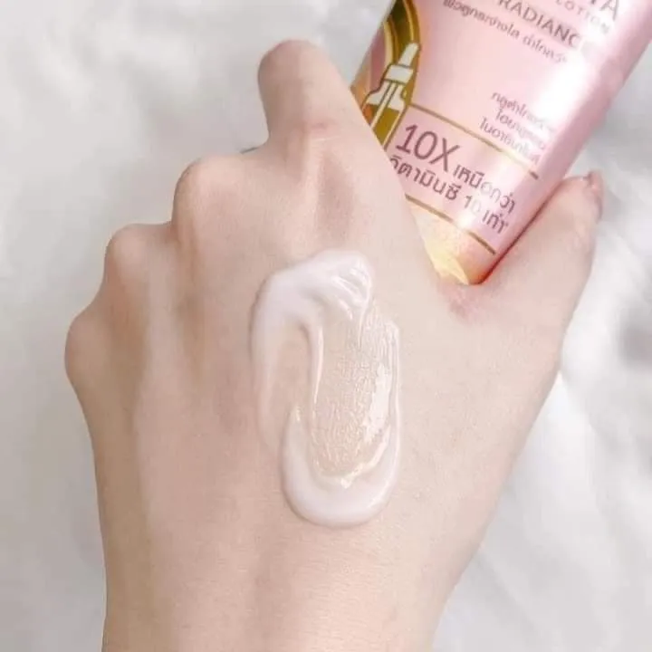 Vaseline%20Gluta-Hya%20Lotion%20(330ml)%20DEWY%20RADIANCE%20(%E1%80%95%E1%80%94%E1%80%BA%E1%80%B8%E1%80%9B%E1%80%B1%E1%80%AC%E1%80%84%E1%80%BA)%20-%20Image%204