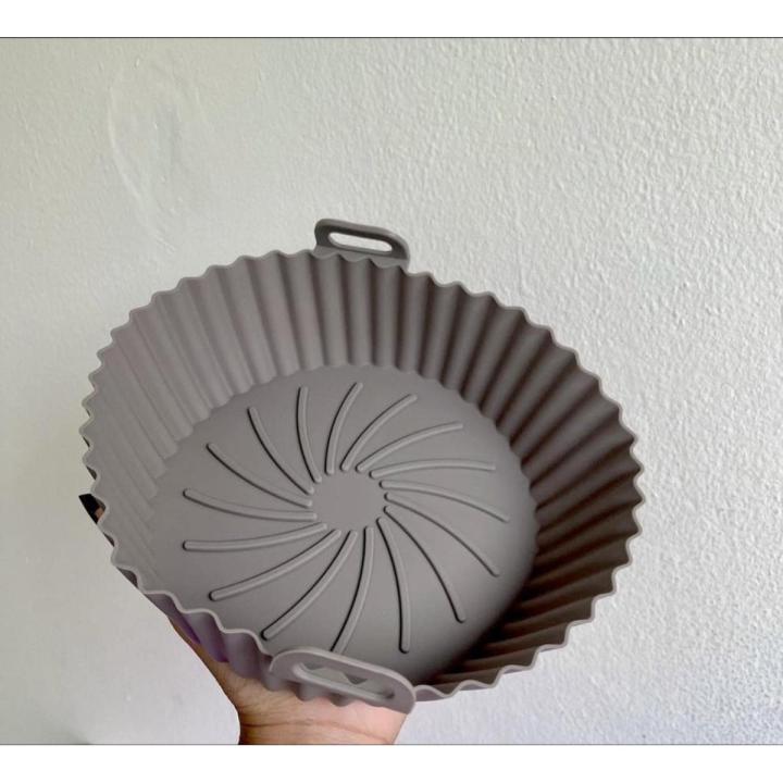 Air fryer & Bakery Silicone *CIRCLE 18cm *Food Tray/ Safety Grade *Colour Random *Safe up to temperature 240C *Medium Size