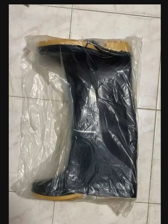 Premium%20All-Weather%20Waterproof%20Rubber%20Boot%20with%20Insulated%20Lining%20for%20Ultimate%20Comfort%20and%20Durability%20in%20Any%20Environment%20-%20Image%205