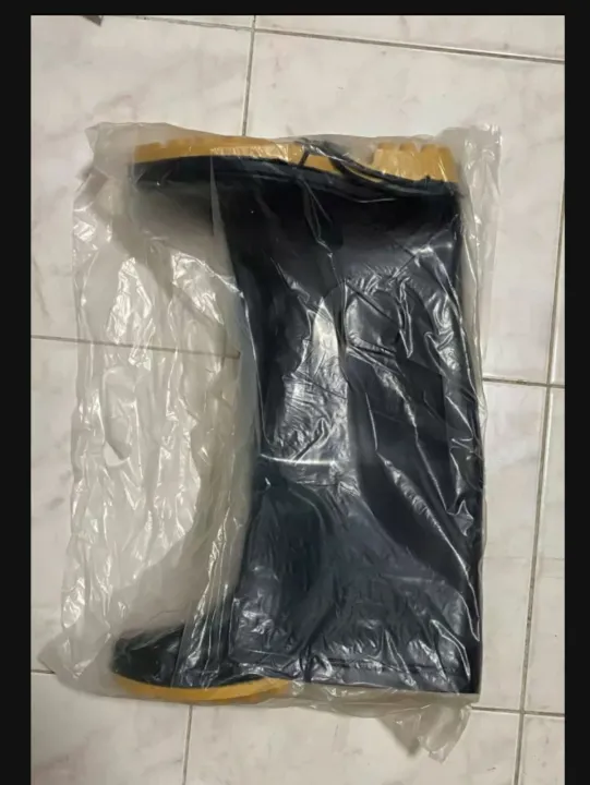 Premium%20All-Weather%20Waterproof%20Rubber%20Boot%20with%20Insulated%20Lining%20for%20Ultimate%20Comfort%20and%20Durability%20in%20Any%20Environment%20-%20Image%205