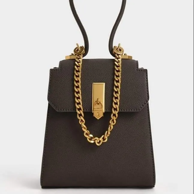 Charles%20&%20Keith%20Geometric%20Top%20Handle%20Chain%20-Link%20Bag%20-%20Image%204