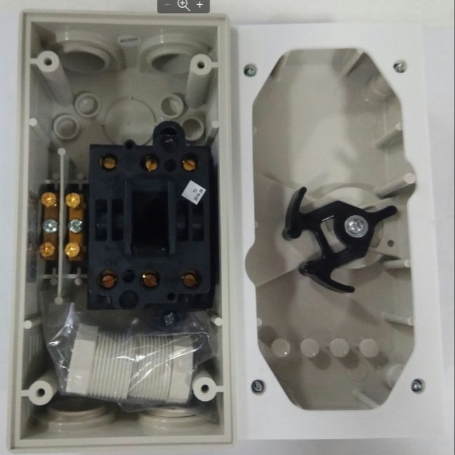 Schneider%20Isolator,%20Surface%20Mount%20Triple%20Pole%20Isolating%20Switch,%20IP66,%203Pole,%20Three%20Pole,55A,%20440V,%20Wheatherproof%20-%20Image%204