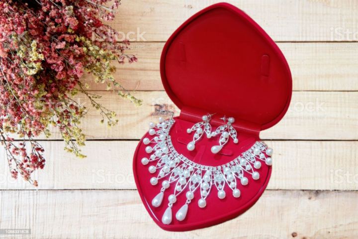 ဆွဲကြိုး+နားကပ် ဝမ်းဆက် Jewellery Set