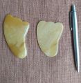 Yellow quartz  Guasha plate,  အဝါရောင် သလင်းကျောက် ကွာဆား ခြစ်ပြား အသဲပုံ. 