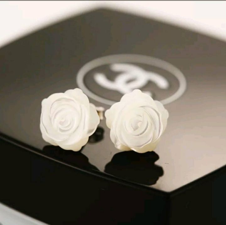 Mother of Pearl 8mm Rose Carved 3D Flower 925 Silver Push Type Studs သဘာဝ ကနုကမာ 3Dပန်း ပန်းပု နားကပ်