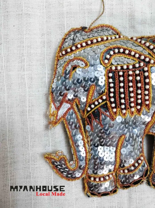 %E1%80%86%E1%80%84%E1%80%BA%E1%80%9B%E1%80%AF%E1%80%95%E1%80%BA%E1%80%80%E1%80%BC%E1%80%AD%E1%80%AF%E1%80%B8%E1%80%90%E1%80%95%E1%80%BA%E1%80%A1%E1%80%9C%E1%80%BE%E1%80%86%E1%80%84%E1%80%BA%E1%80%81%E1%80%BB%E1%80%AD%E1%80%90%E1%80%BA%20(Gold%20Embroidery%20Hanging%20Ornament)%20(L-7"xW-6.5")%20-%20Image%203