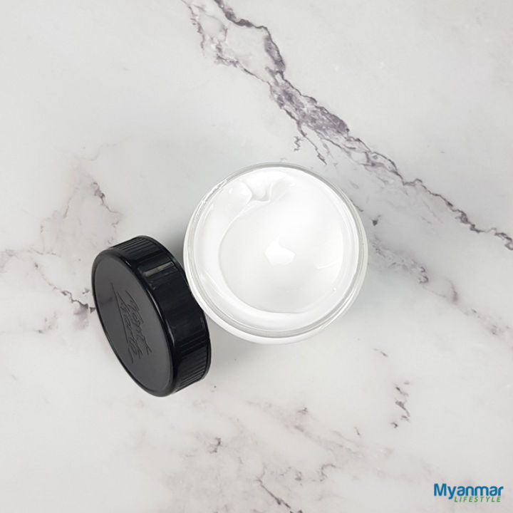 Titanium%20White%20%E2%80%93%20300ml%20%E2%80%93%20Acrylic%20Paint%20%E2%80%93%20Mont%20Marte%20-%20Image%203