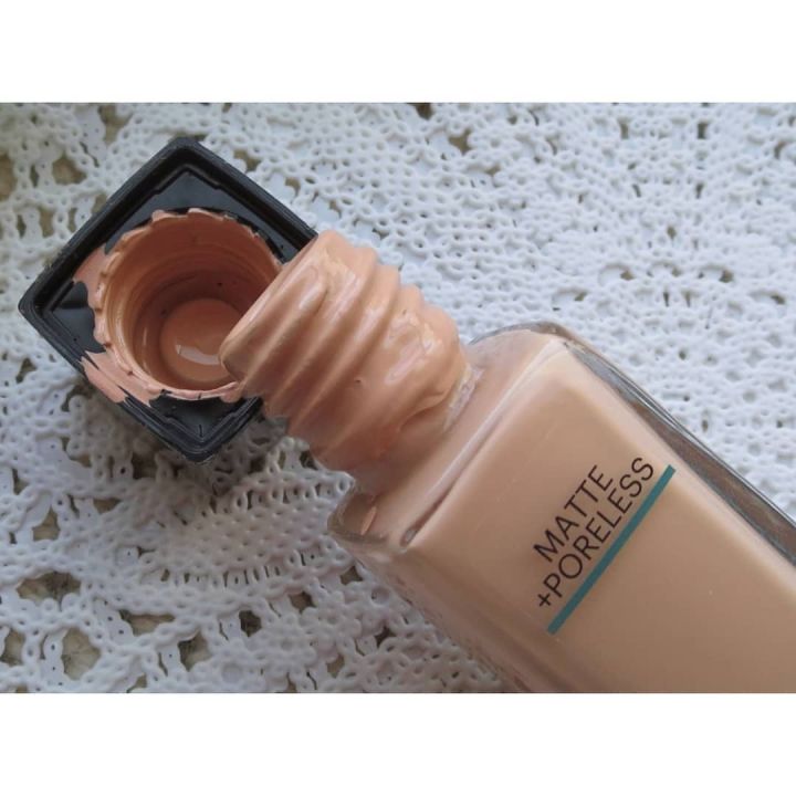 Maybelline%20fit%20me%20foundation%20-%20Image%203