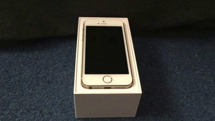 iPhone%20SE%20first%20gen%20(32%20GB)%20Gold%20and%20Rose%20Gold%20-%20Image%204