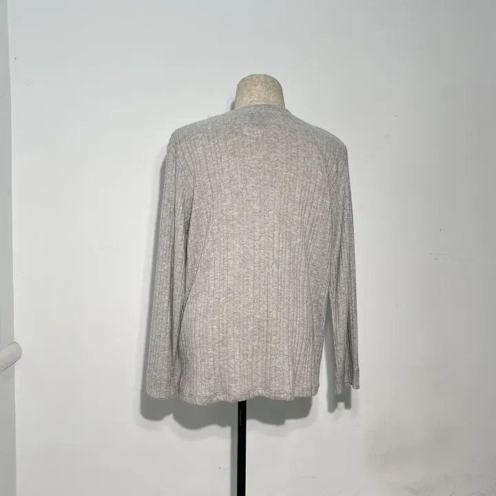 White%20Grey%20Sweater%20(The%20Best%20One)%20-%20Image%202