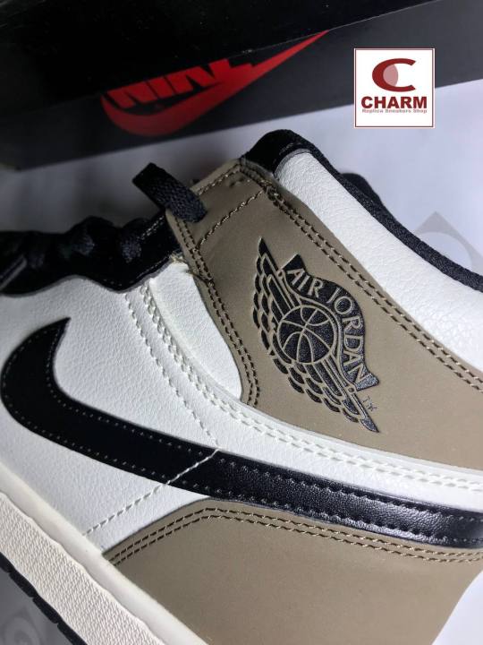 Air%20Jordan%201%20-%20Image%203