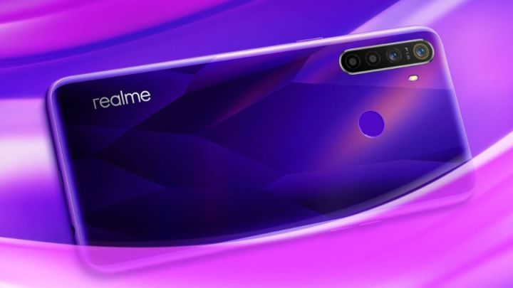 Realme 5 (Ram3/32 gb) Purple is new packing