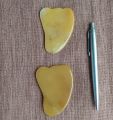 Yellow quartz  Guasha plate,  အဝါရောင် သလင်းကျောက် ကွာဆား ခြစ်ပြား အသဲပုံ. 